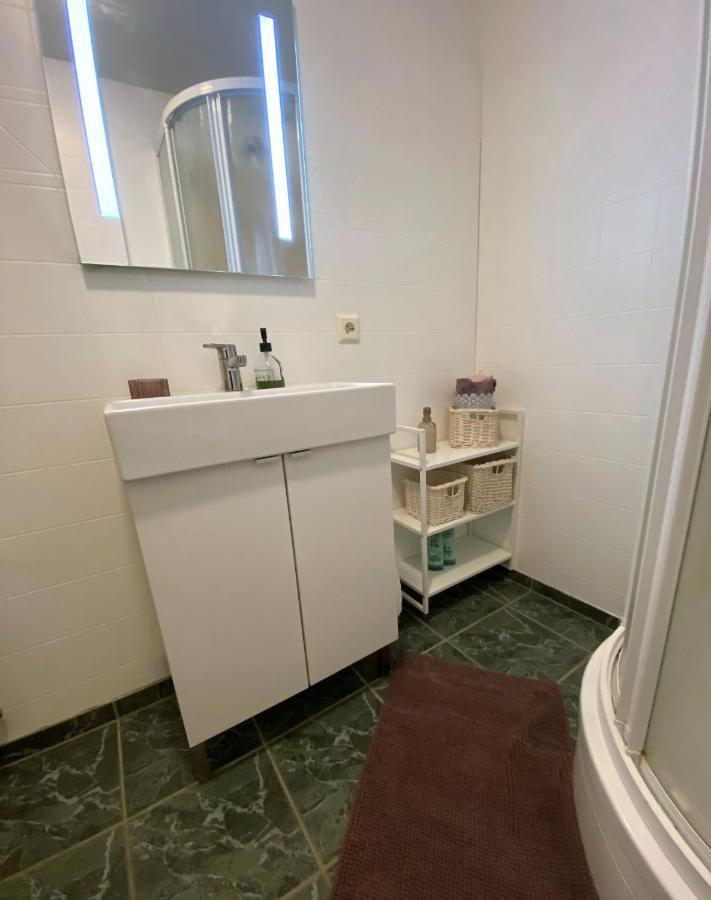 אקורירי Hafnarstraeti 100, Downtown Apartment מראה חיצוני תמונה
